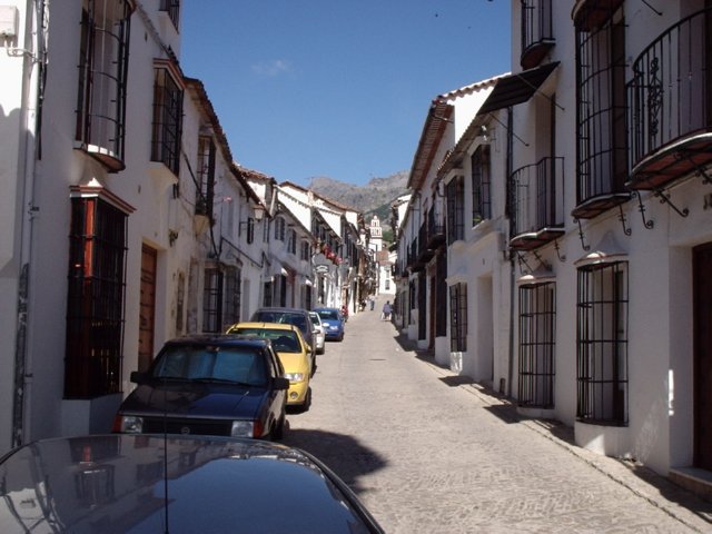 P5180056 Pittoresk straatje in Grazalema